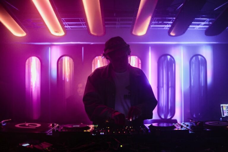 Dj, amplificacion e iluminación para eventos